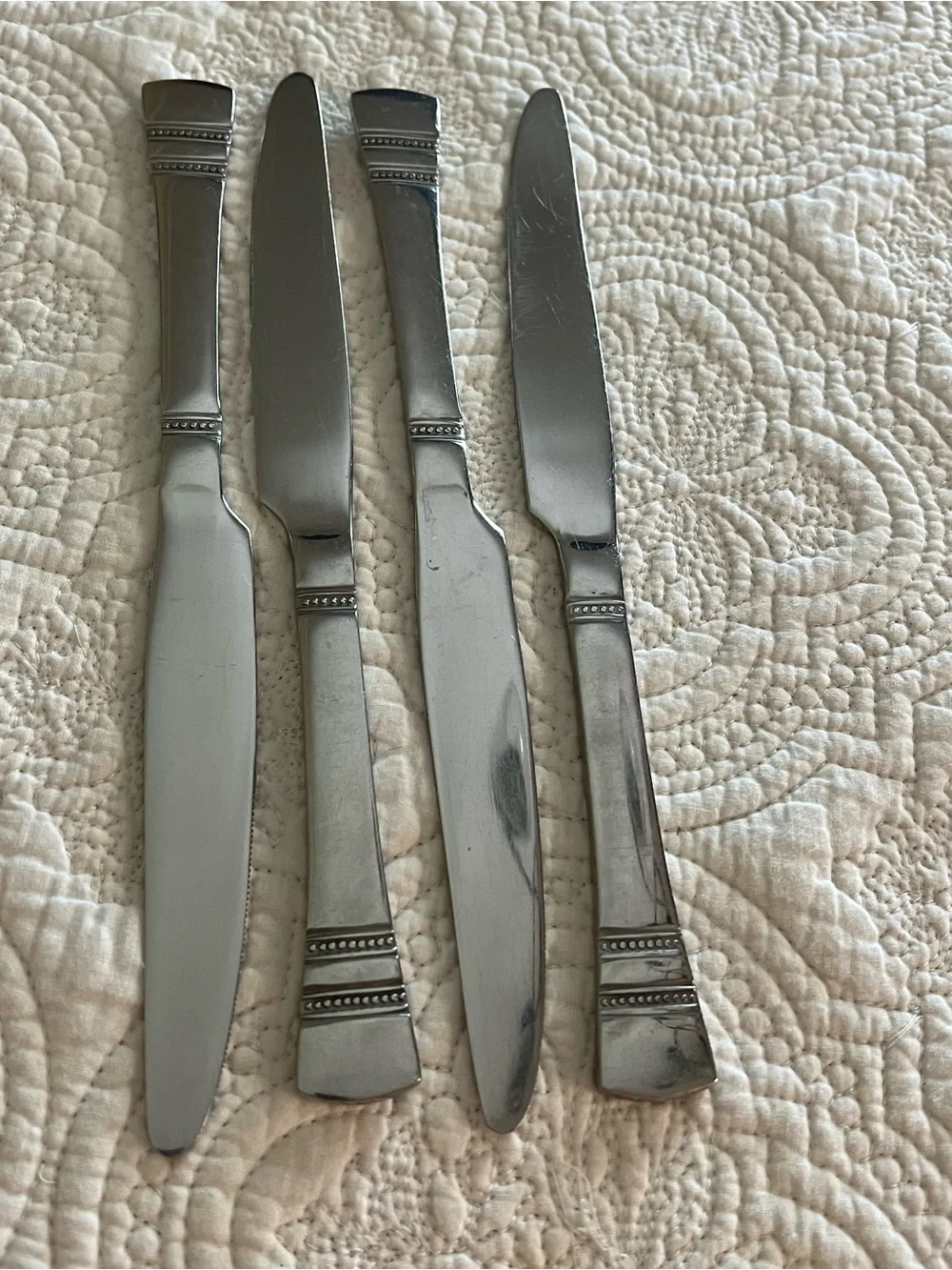 4 International Silver Kensington Flatware Set Dinner Knives